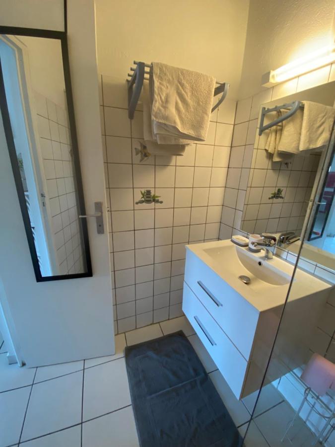 Appartements: Plage & Commerces A 200M Сент-Анн Экстерьер фото