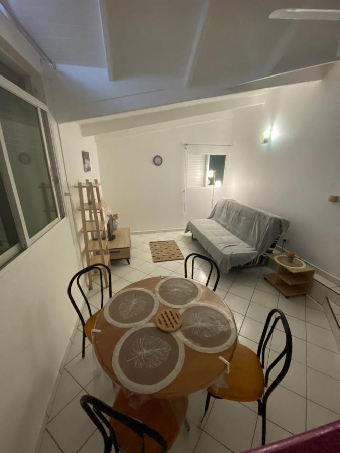 Appartements: Plage & Commerces A 200M Сент-Анн Экстерьер фото