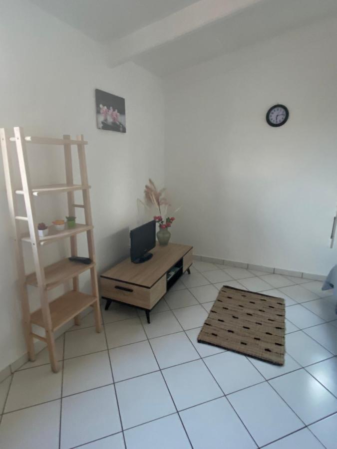Appartements: Plage & Commerces A 200M Сент-Анн Экстерьер фото
